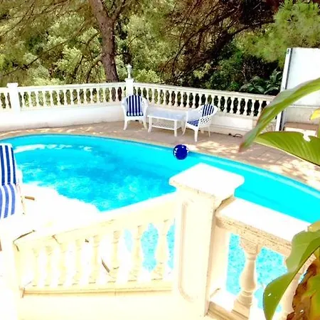 빌라 Mundo Royale With Pool